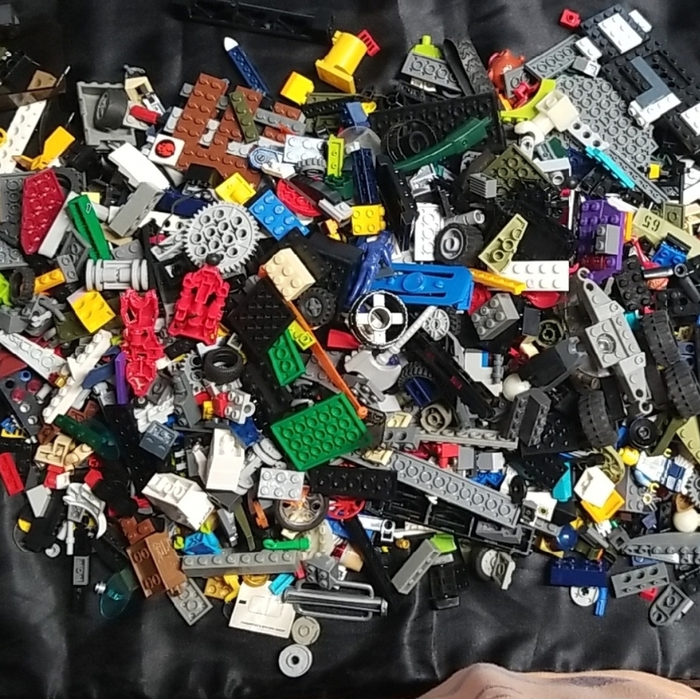 5lb (2,040 Colorful LEGO Variety Collection, Mini Figures, Tires, Wheels, Bricks